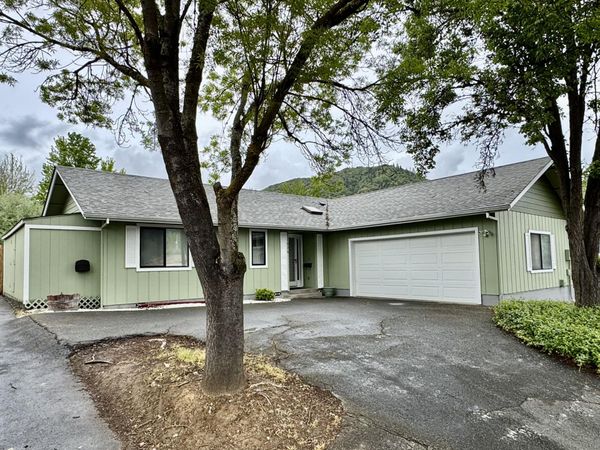 1026 NE A Street, Grants Pass, OR 97526