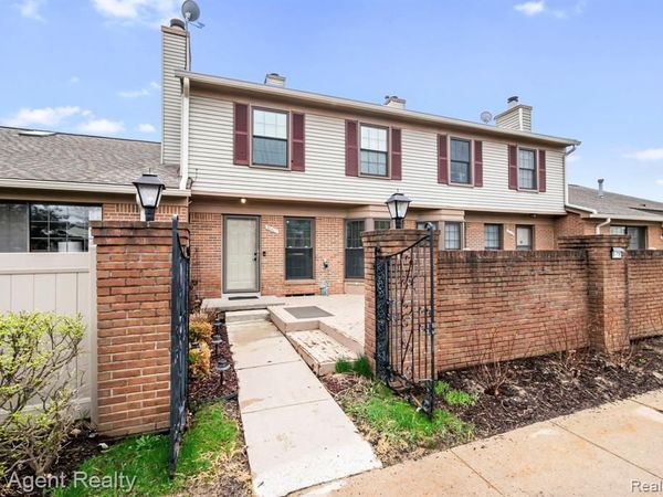 38887 Country Circle, Farmington Hills, MI 48331