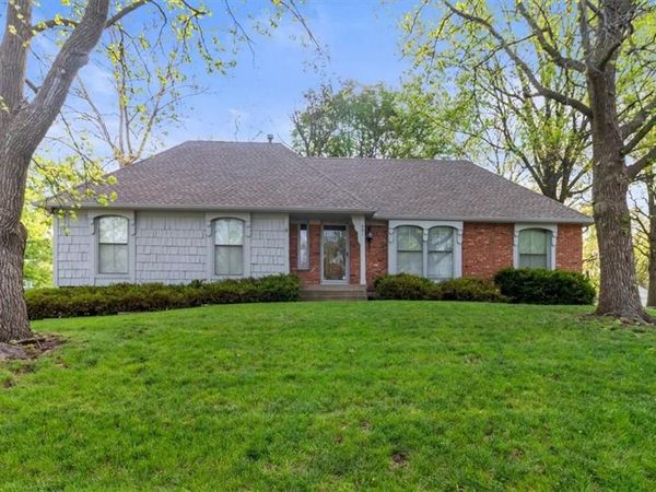 401 S Sunset Lane, Raymore, MO 64083