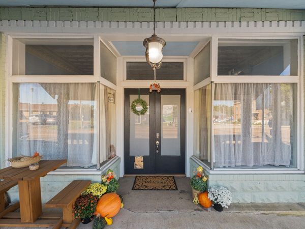 8 E Main St , Decaturville, TN 38329