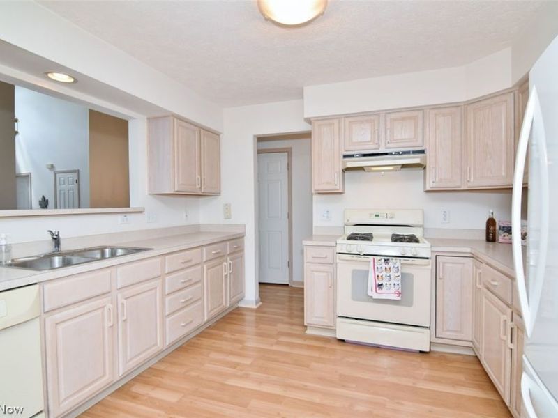 7281 Lilac Court, Unit 13B, North Olmsted, OH 44070 Photo 15