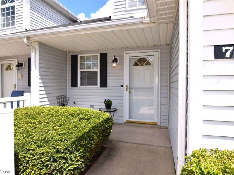 7281 Lilac Court, Unit 13B, North Olmsted, OH 44070 Photo 2