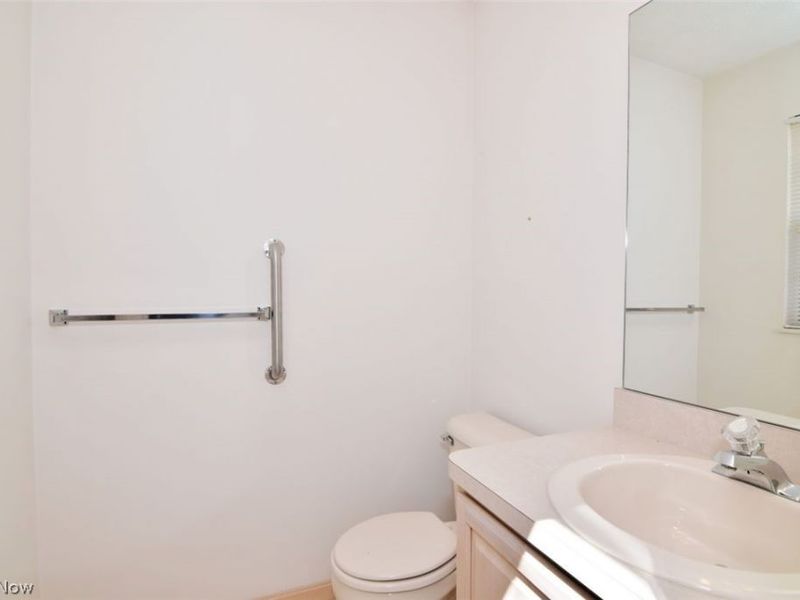 7281 Lilac Court, Unit 13B, North Olmsted, OH 44070 Photo 28