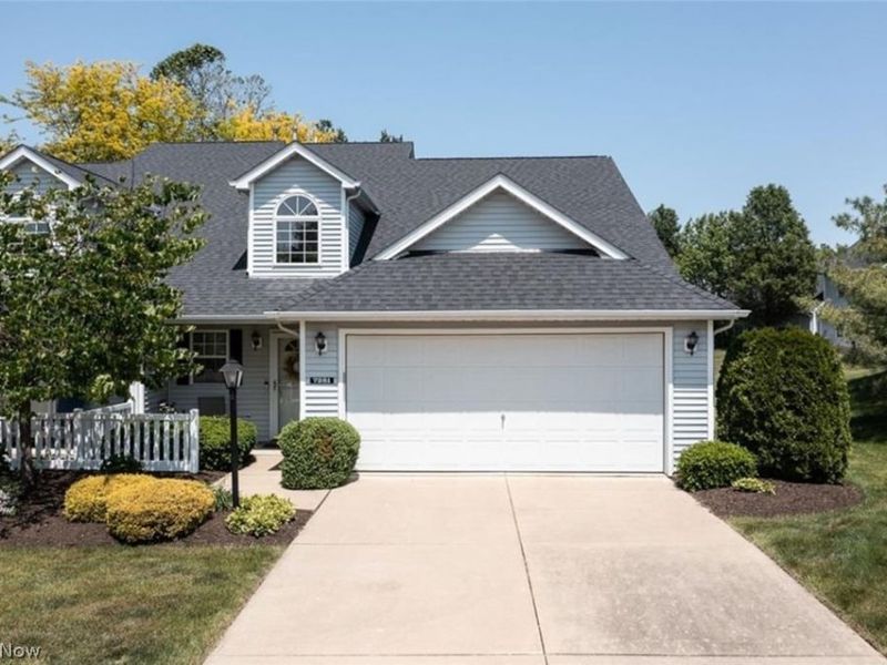 7281 Lilac Court, Unit 13B, North Olmsted, OH 44070 Photo 3