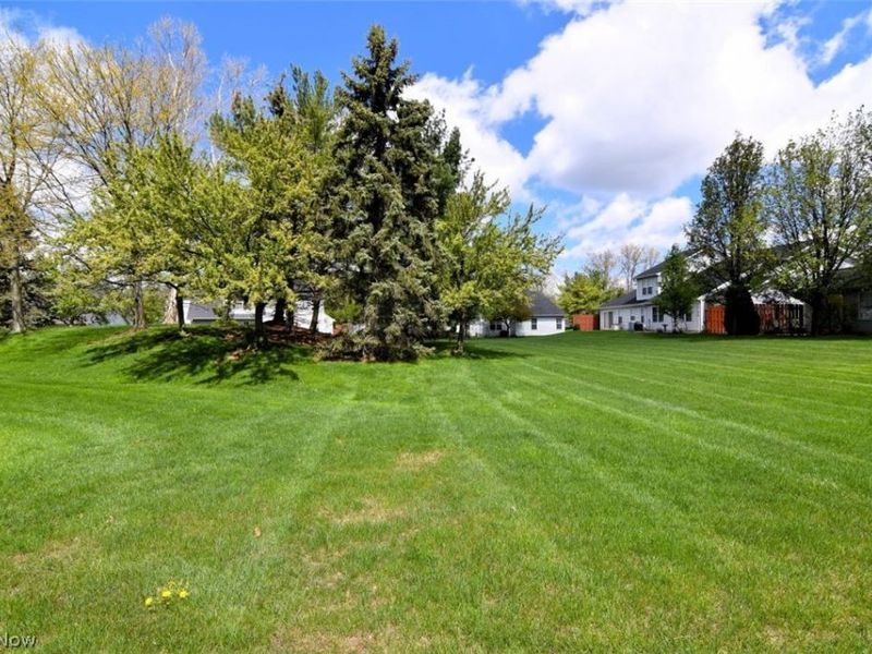 7281 Lilac Court, Unit 13B, North Olmsted, OH 44070 Photo 30