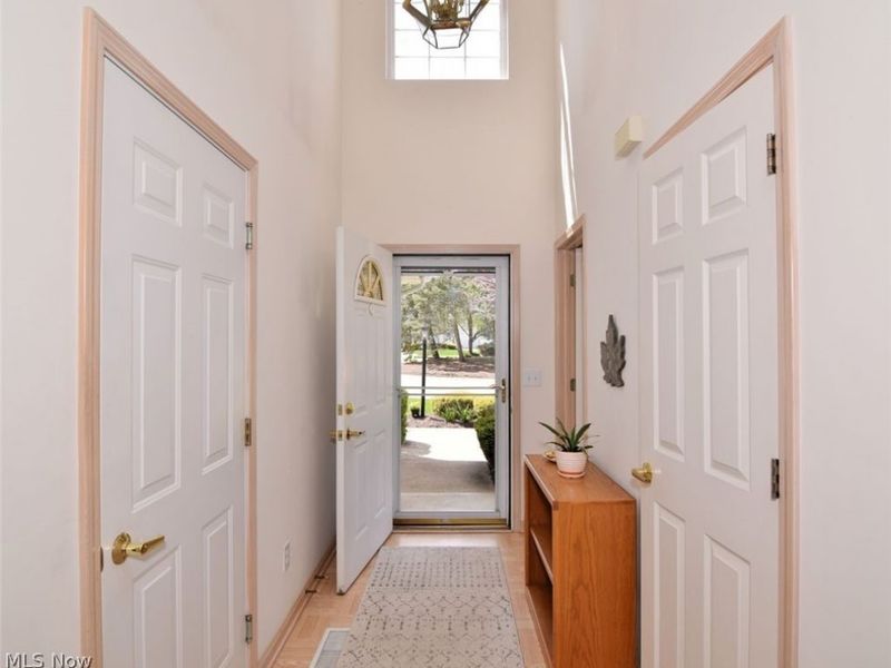 7281 Lilac Court, Unit 13B, North Olmsted, OH 44070 Photo 5