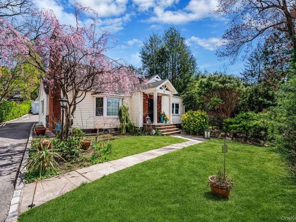 11 Edgewood Avenue , Glen Head, NY 11545