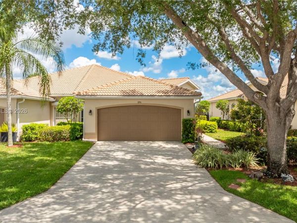 1896 Crestview Way, Unit 1896, Naples, FL 34119