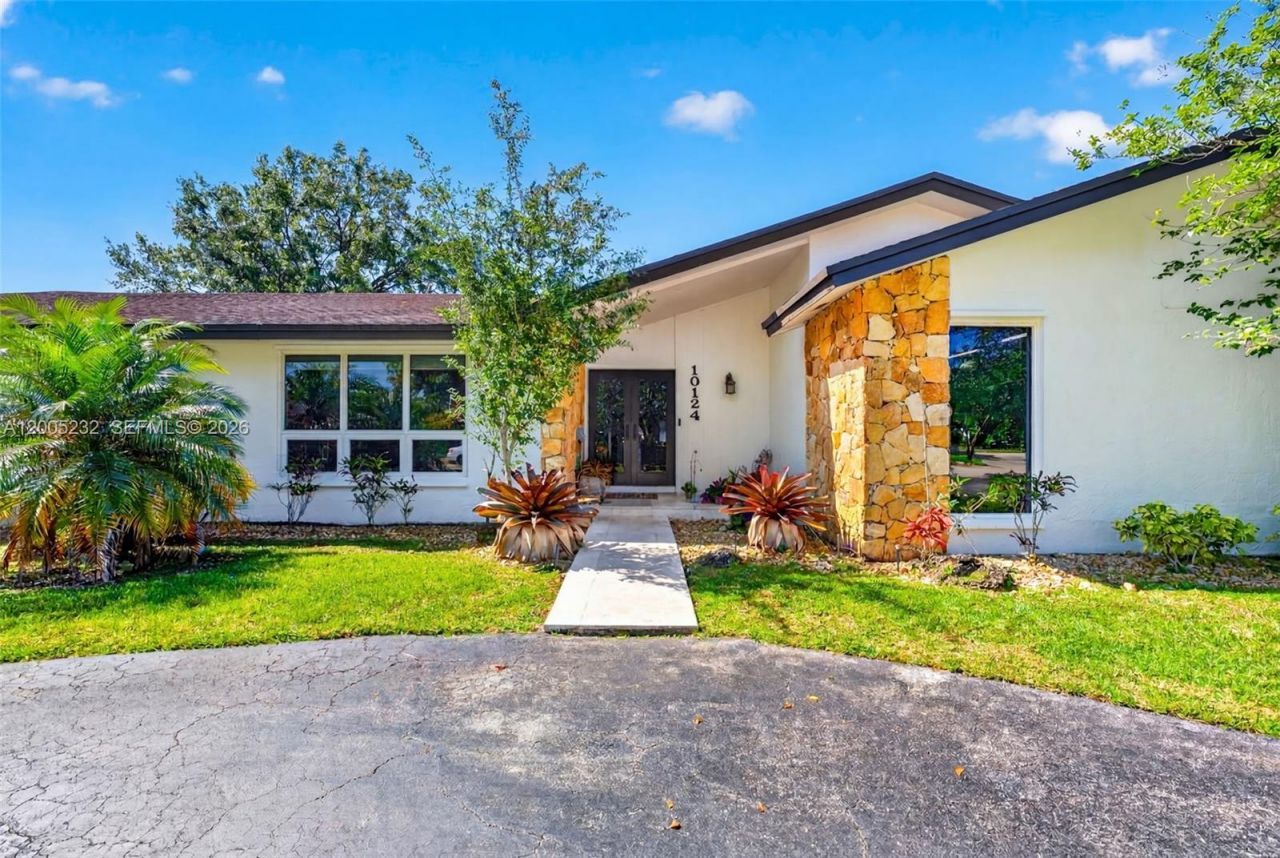 10124 SW 130th Ter , Miami, FL 33176 Photo