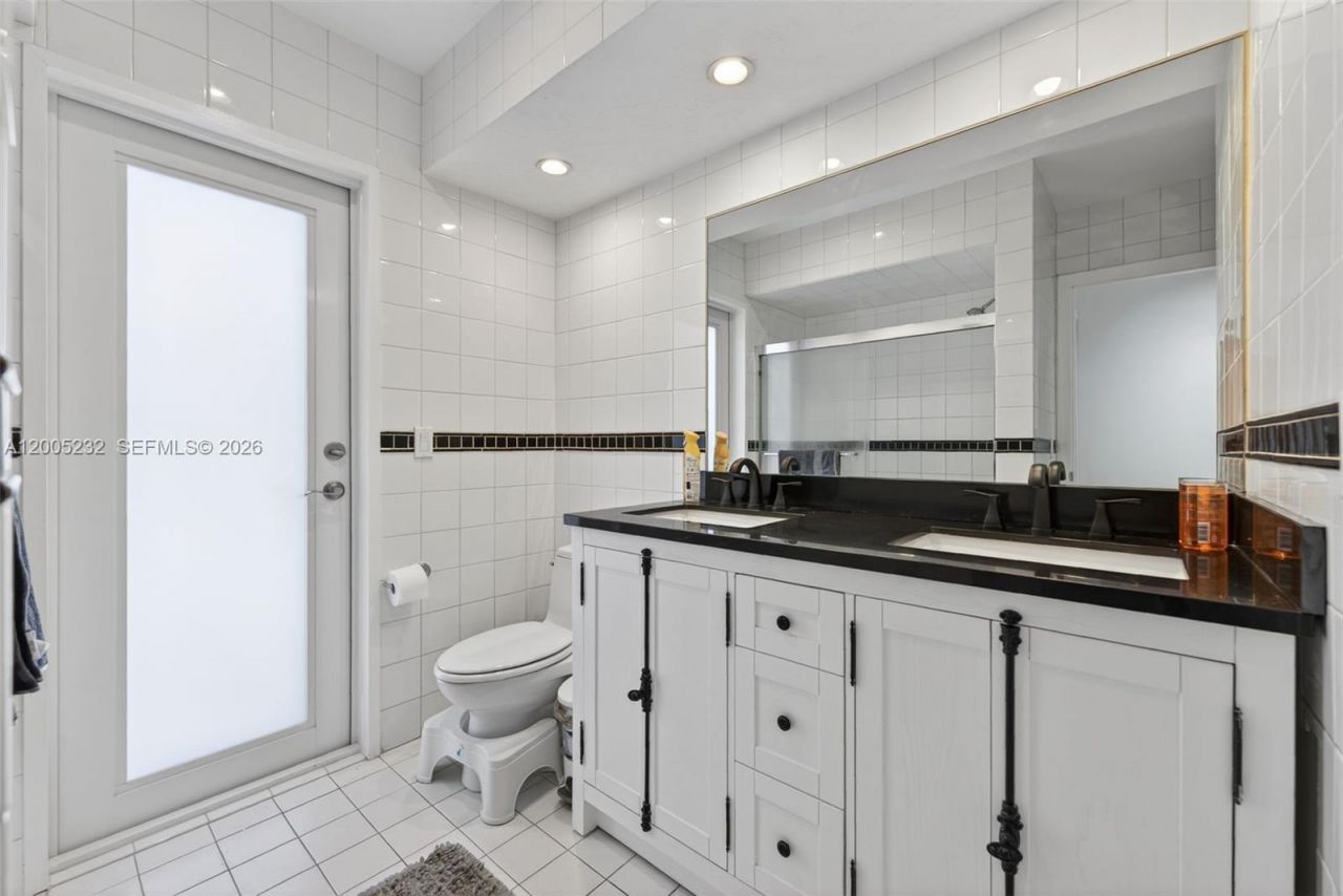 10124 SW 130th Ter , Miami, FL 33176 Photo