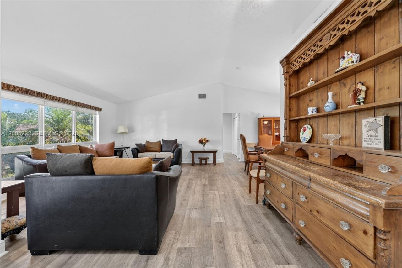 10124 SW 130th Ter , Miami, FL 33176 Photo