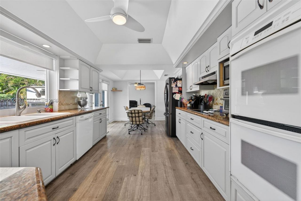 10124 SW 130th Ter , Miami, FL 33176 Photo