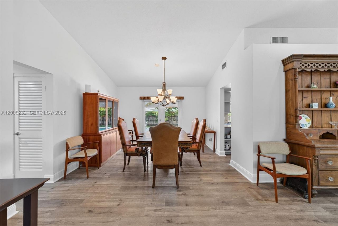 10124 SW 130th Ter , Miami, FL 33176 Photo