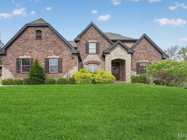 3 Ladue Court, Creve Coeur, MO 63141