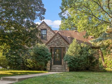 201 Melbourne Avenue SE, Unit E, Minneapolis, MN 55414