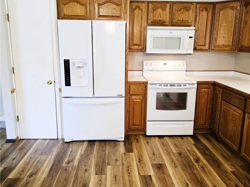 17016 Lanier Avenue, Strongsville, OH 44136 Photo 3