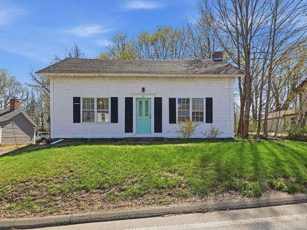 52 Summer St, Barre, MA 01005