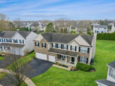 82 Brentwood Drive, Gilberts, IL 60136