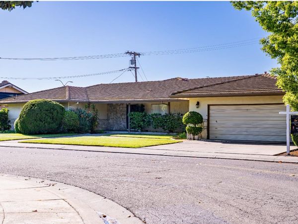 326 W Banbury Dr, Stockton, CA 95207