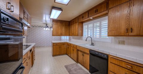 326 W Banbury Dr, Stockton, CA 95207 Photo