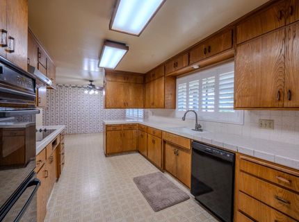 326 W Banbury Dr, Stockton, CA 95207 Photo