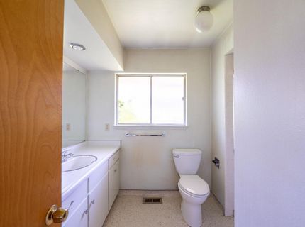 326 W Banbury Dr, Stockton, CA 95207 Photo