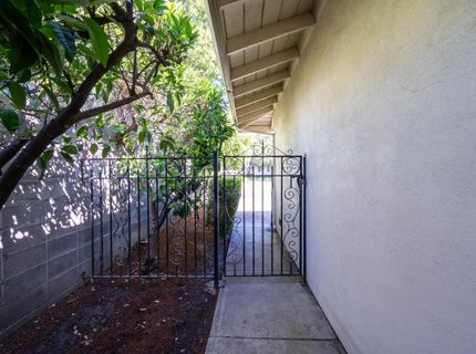 326 W Banbury Dr, Stockton, CA 95207 Photo