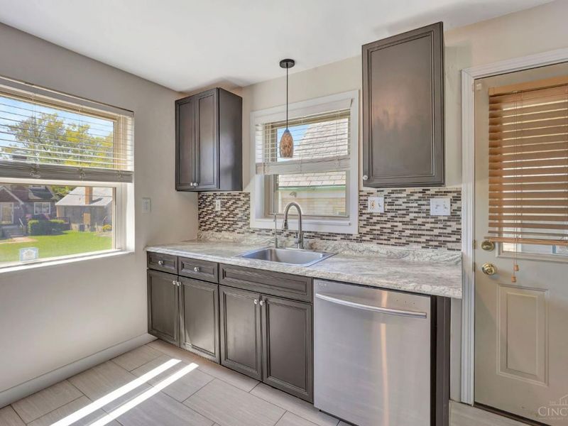 4420 Raceview Avenue, Green Township, OH 45211 Photo 15