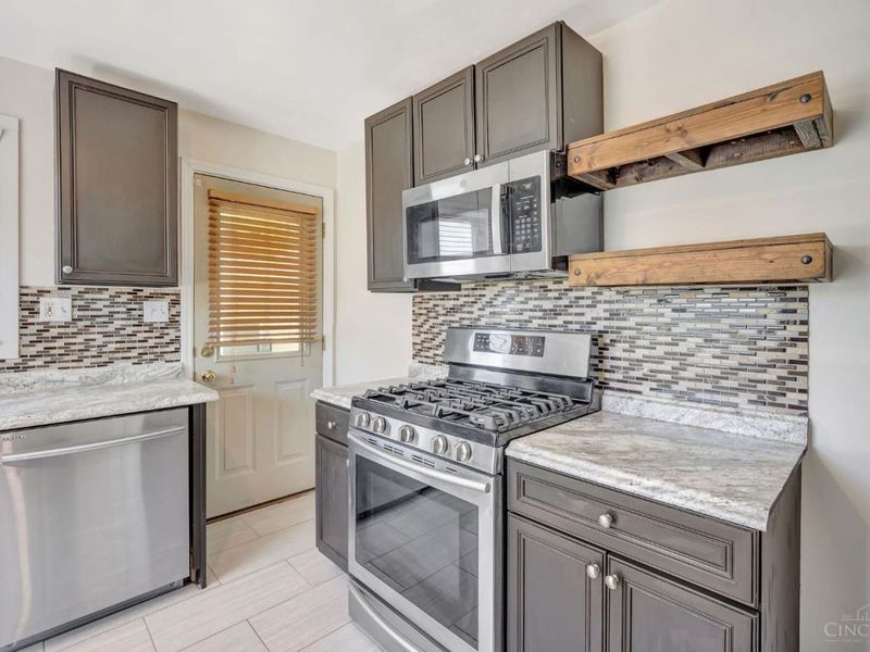 4420 Raceview Avenue, Green Township, OH 45211 Photo 17