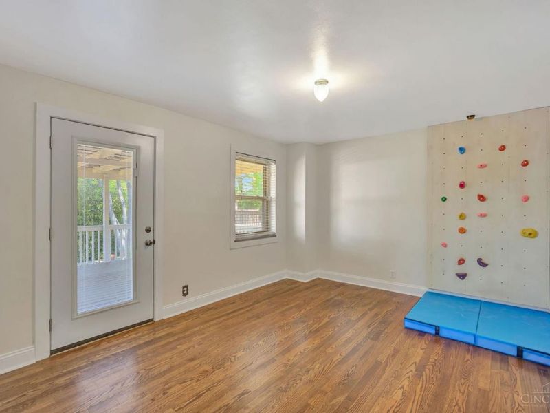 4420 Raceview Avenue, Green Township, OH 45211 Photo 19