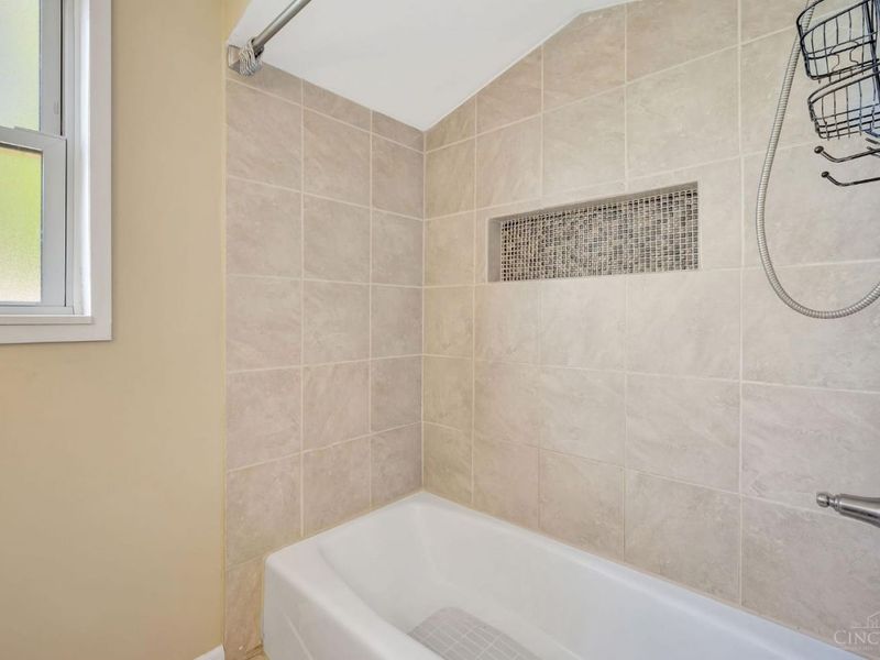 4420 Raceview Avenue, Green Township, OH 45211 Photo 23