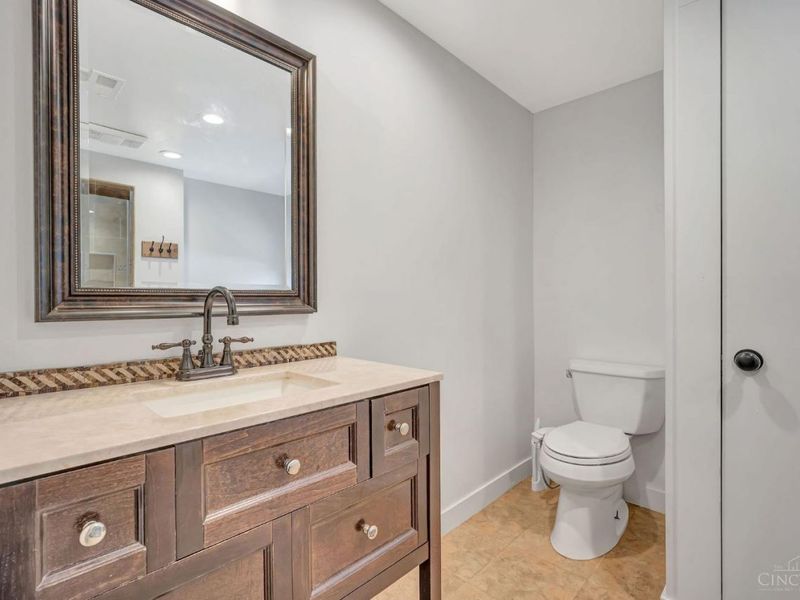 4420 Raceview Avenue, Green Township, OH 45211 Photo 32