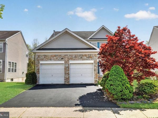 8 FOUNTAYNE LANE, LAWRENCE TOWNSHIP, NJ 08648