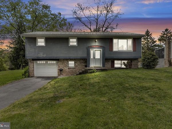 832 STONEY CREEK DRIVE, DAUPHIN, PA 17018