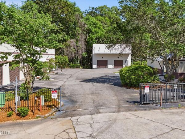 995 N Halstead Road, Ocean Springs, MS 39564