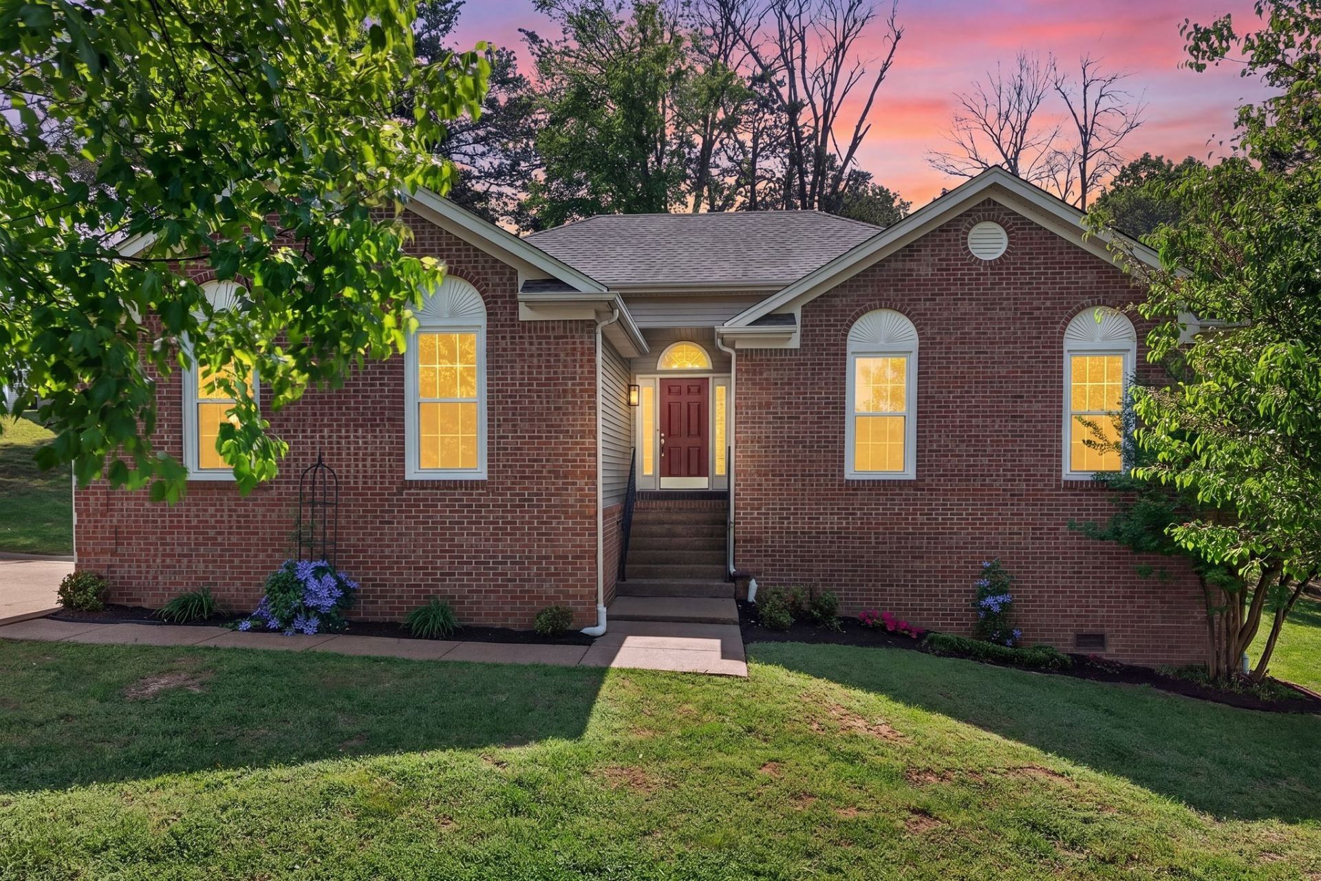 2332 Devonshire Dr, Old Hickory, TN 37138 Main Photo