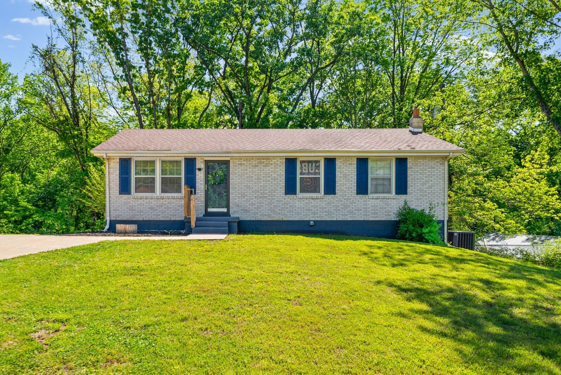 450 Oriole Cir, Clarksville, TN 37043 Main Photo