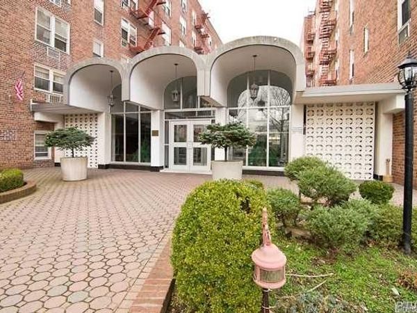 54-40 Little Neck Parkway , Unit 4A, Little Neck, NY 11362