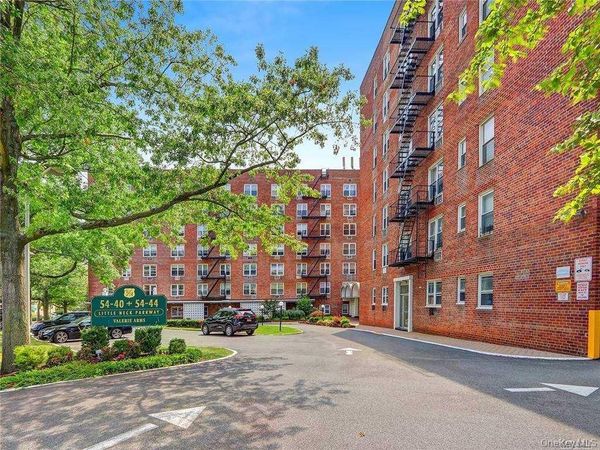 54-40 Little Neck Parkway , Unit 4A, Little Neck, NY 11362