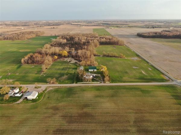 W dewey Street , Owosso, MI 48867