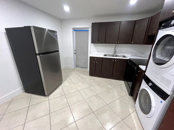 1015 NE 17th Avenue, Unit 102, Fort Lauderdale, FL 33304