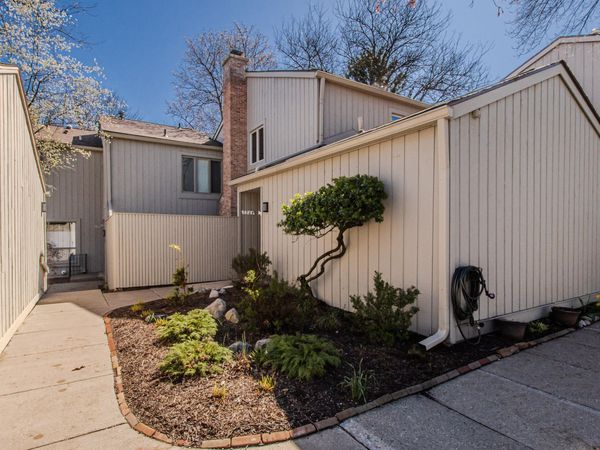 2204 Applewood Court, Ann Arbor, MI 48103