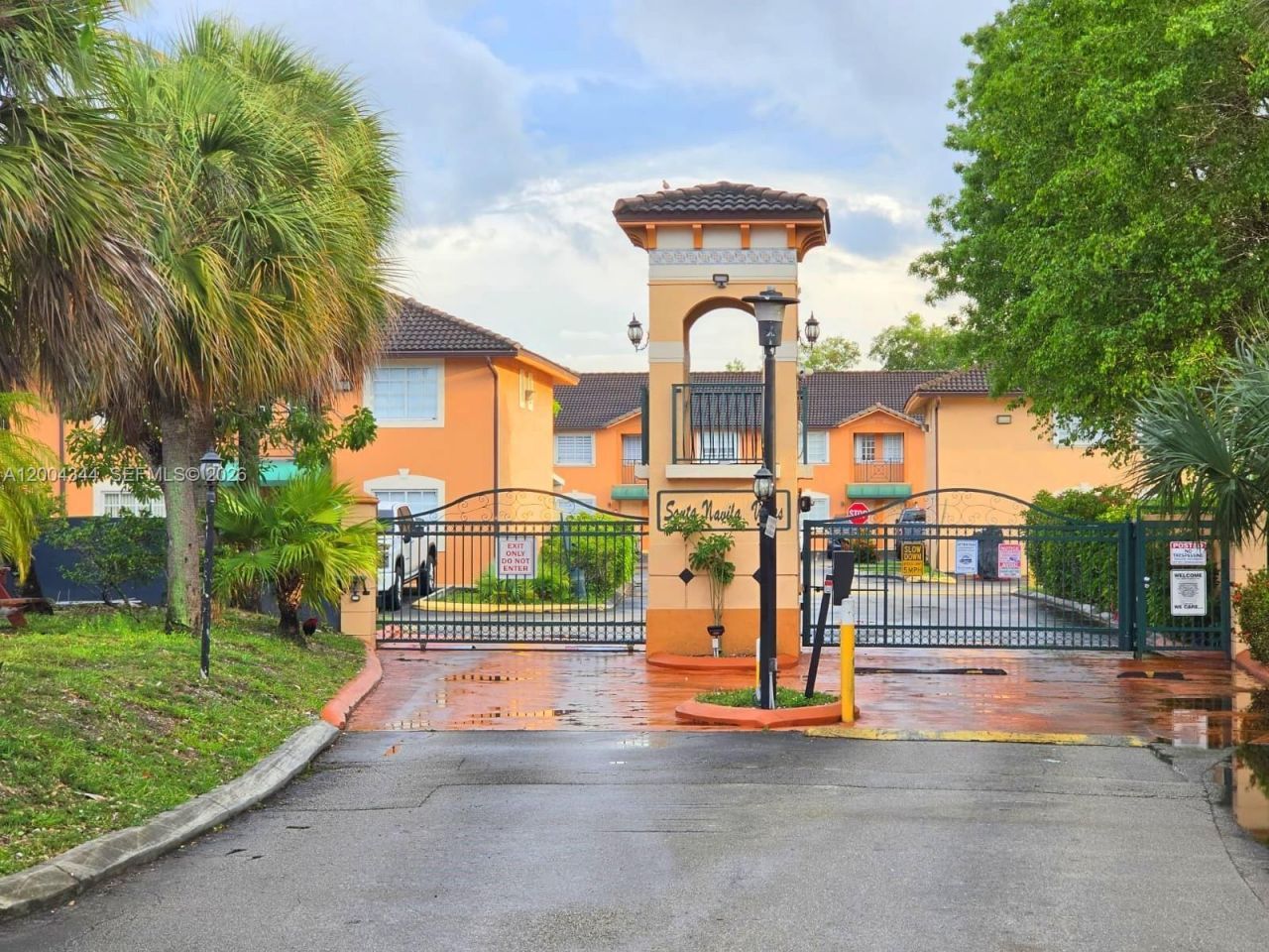8412 NW 103rd St, Unit 201J, Hialeah Gardens, FL 33016 Photo