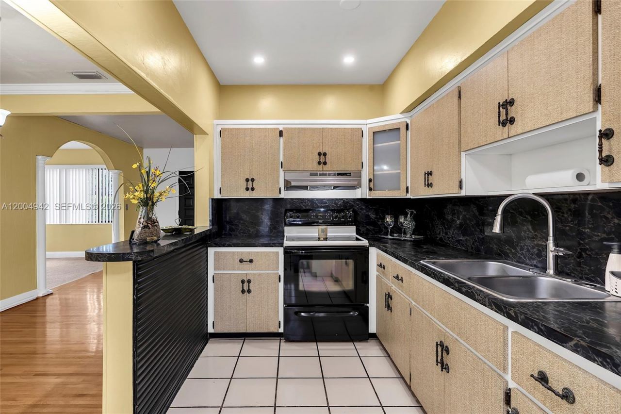 3694 NW 20th St , Miami, FL 33142 Photo