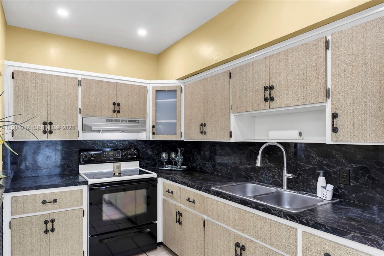 3694 NW 20th St , Miami, FL 33142 Photo