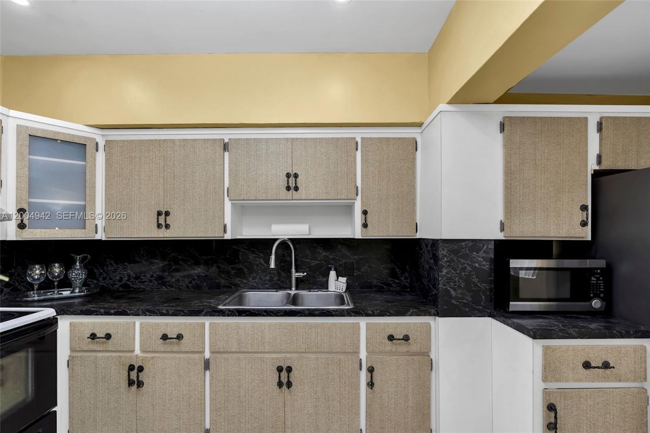 3694 NW 20th St , Miami, FL 33142 Photo