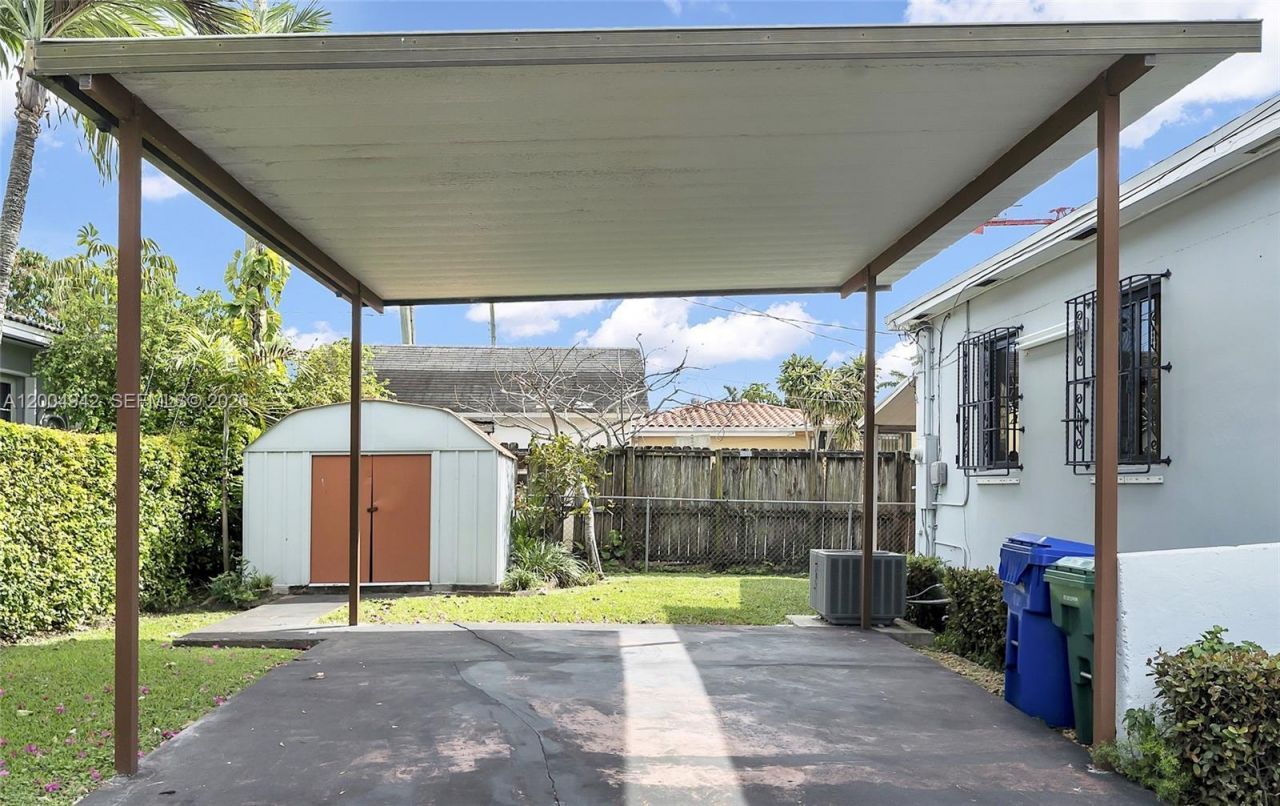 3694 NW 20th St , Miami, FL 33142 Photo