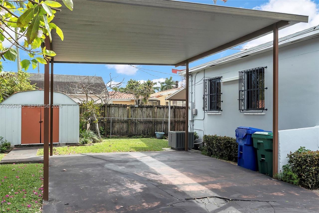 3694 NW 20th St , Miami, FL 33142 Photo