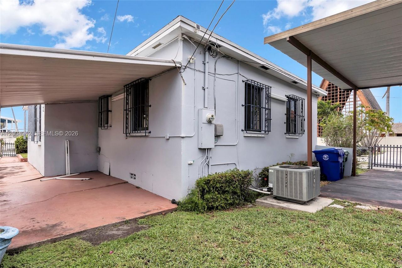 3694 NW 20th St , Miami, FL 33142 Photo