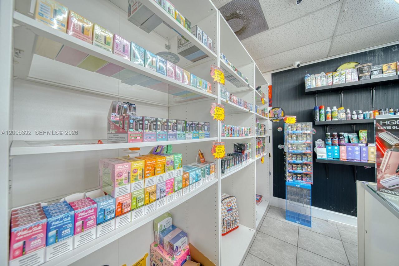 Established Smoke Shop Turnkey Operation, Sweetwater, FL 33174 Photo